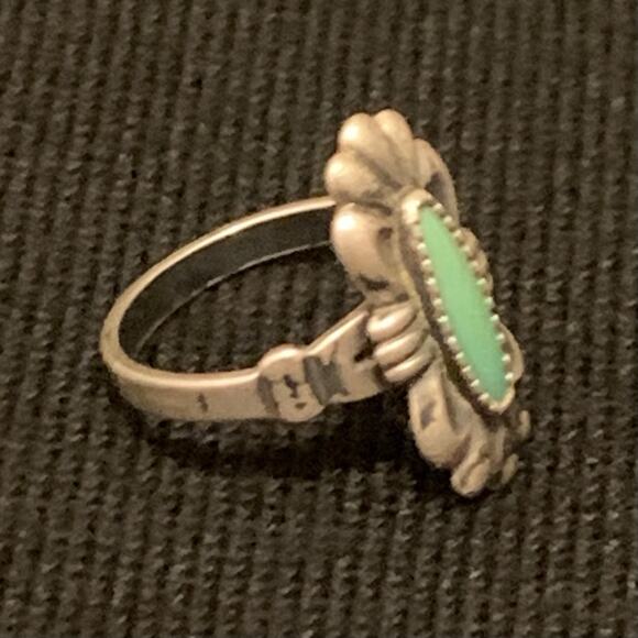 Vintage Native Sterling Silver and Turquoise Ring Size 4.5 - Picture 7 of 8